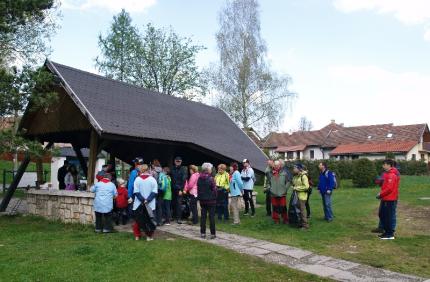 Pochovávanie ciagľa - 5 (autor: Juraj Záborský) Pochovávanie ciagľa - 5 (autor: Juraj Záborský)