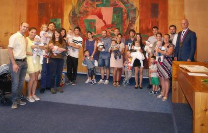 Uvítanie detí do života - 49 (autor: Juraj Záborsk Uvítanie detí do života - 49 (autor: Juraj Záborsk